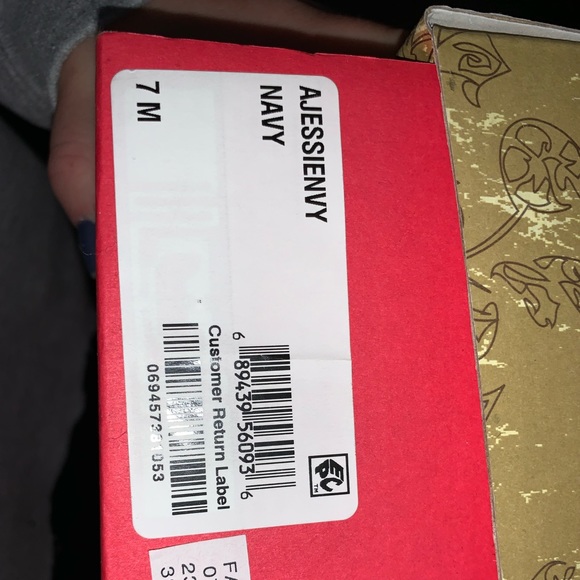 Navy heels - Picture 1 of 3